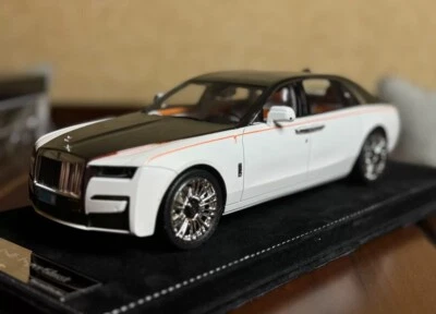 Rolls-Royce Ghost (Gloss White/ Dark Metallic Bronze) [Henson&Heaven] 1/18 scale - Image 1 of 4