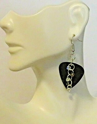 Gancho de acero quirúrgico de fondo negro-blanco con cristales colgantes de 1" Foto 1 de 3