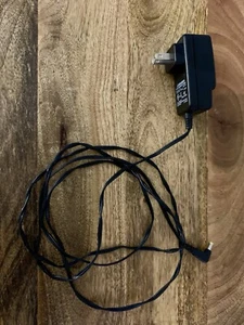 MITSUBISHI FZ-2064A AC Power Supply Adapter Charger Cord Output 5.5V 700mA - Picture 1 of 2