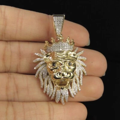 Мужской кулон лев покрытие желтым золотом 14 карат с искусственным бриллиантом 0,95 карата 1,75 дюйма - Изображение 1 из 4