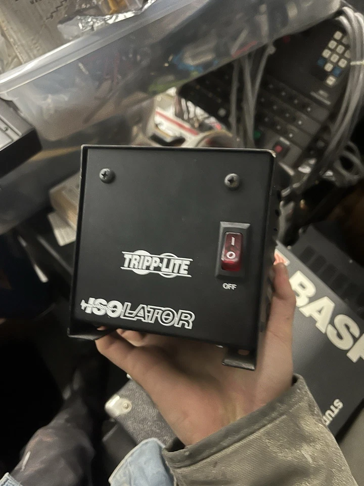 Трансформатор изоляции Tripp Lite IS250 250 Вт 120 В 2 розетки - протестирован и работает - Изображение 1 из 1