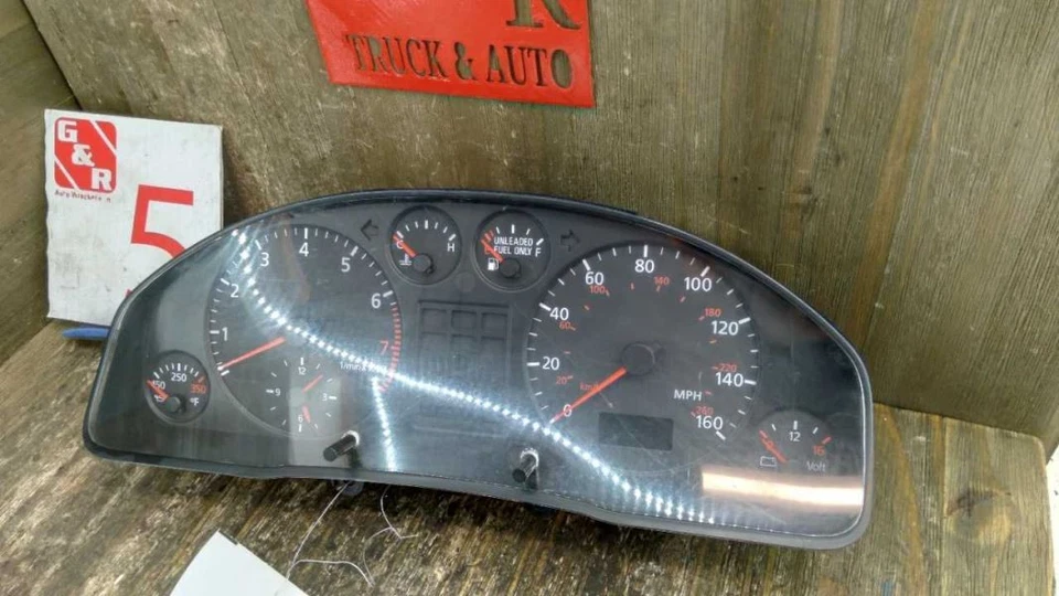 AUDI A4 1999 VELOCÍMETRO CUADRO DE INSTRUMENTOS CON TACÓMETRO 8D0919911X Foto 1 de 4
