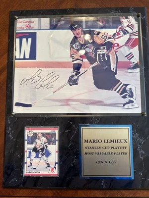 Tarjeta de puntuación firmada por Mario Lemieux con foto enmarcada de 1990 Foto 1 de 4