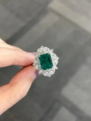 Anillo de compromiso de oro blanco de 14 quilates esmeralda verde esmeralda de 3,05 quilates Foto 1 de 4