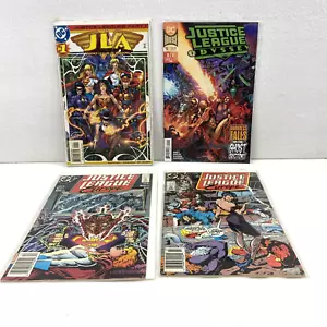Lotto 4 fumetti Justice League DC insaccati o imbarcati - Foto 1 di 13