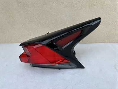 Lanterna traseira de LED lateral direita 2021 Lexus NX 300h híbrida usada OEM - Imagem 1 de 4