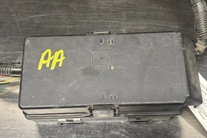 2006 CHEVROLET MALIBU Engine Fuse Box - Picture 1 of 5