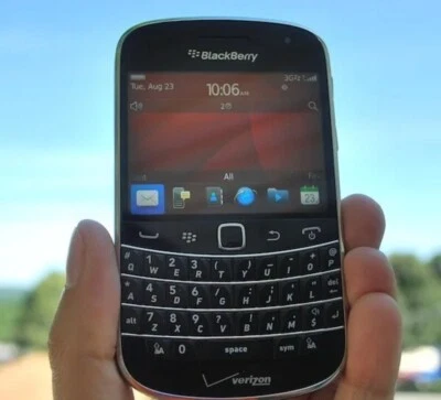 Blackberry Bold 9930 Original Qwerty Keypad 8GB 3G 2.8" Touch Screen WiFi Phones - Immagine 1 di 4