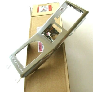 LAND ROVER RANGE ROVER SPORT L320 2010-2013 GENUINE CENTER CONSOLE BEZEL NOBLE - Picture 1 of 5