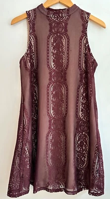 Vestido Love Fire mediano rojo granate encaje superpuesto 1950 Shift Resort Island boda Foto 1 de 4