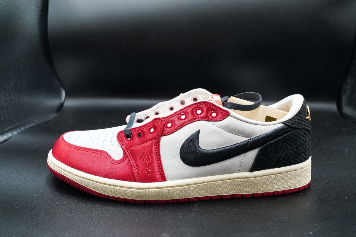Trophy Room x Air Jordan 1 Retro OG SP Low Rookie Card Trophy Room x Air Jordan 1 Retro OG SP Low Rookie Card