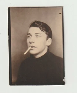 CABINA DE FOTOS VINTAGE - JOVEN GUAPO con CIGARRILLO - Imagen 1 de 1