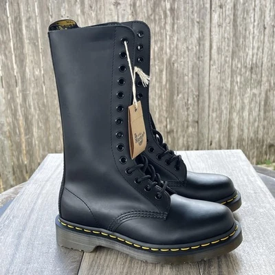 Botas altas Dr. Martens para mujer 5 negras cuero liso 14 ojos con cordones 11855001 NUEVAS Foto 1 de 4