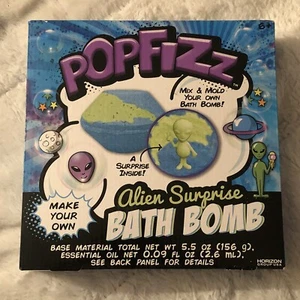PopFizz Alien Surprise Bath Bomb Bubble Bath Mix & Mold Your own Bath Bomb - Picture 1 of 5