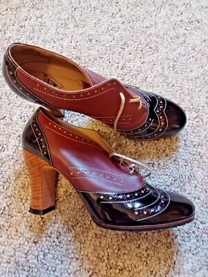 Zapatos de tacón Oxford John Fluevog 9.5 Miracles Heal Borgoña/Marrón COMO NUEVOS Foto 1 de 4