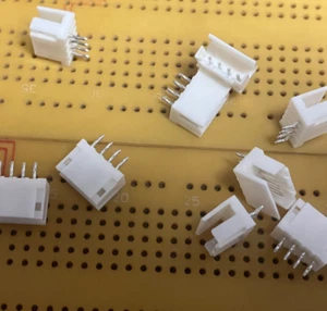 Enchufe de PCB cubierto de 4 vías recto 1 fila paso de 2,0 mm serie AMP CT varias cantidades - Imagen 1 de 1