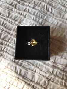 Fragrant Jewels A Grateful Heart Ring Size 9 NWT topaz round stone
