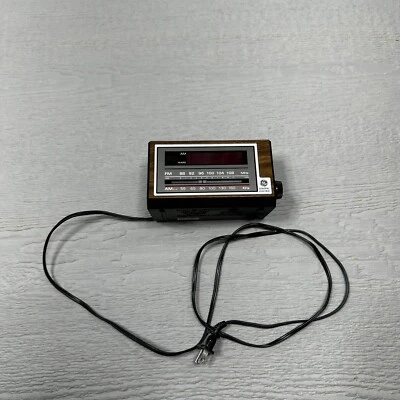 Vintage GE Clock Radio Alarm General Electric Woodgrain Finish EUC - Image 1 of 4