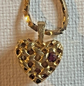 Halskette Anhänger goldfarben Korbgeflecht Herz mit roter Krappe besetzt Stein 16" - Bild 1 von 5