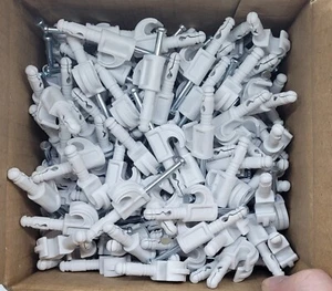 Menge 12 Box Schrankmädchen Rubbermaid vorinstallierte Drahtregalclips Modell 00981 - Bild 1 von 5