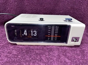 Vintage Panasonic RC-6003 Flip Clock AM/FM Radio Sveglia OTTIME CONDIZIONI - Foto 1 di 13