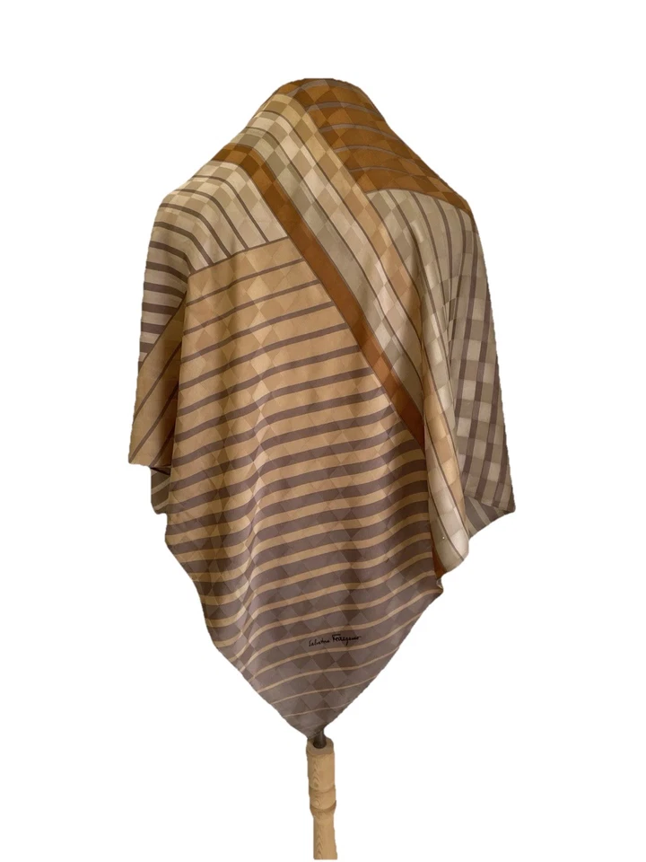 H76 # Salvatore Ferragamo коричневый золотой в полоску шелковый шарф винтажный Италии геометрический - Изображение 1 из 4