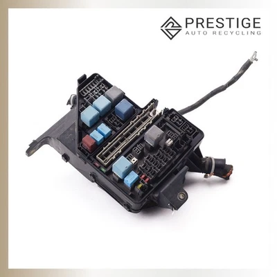 Módulo de caja de fusibles y relés de motor Toyota Sienna 2004-2006 debajo del capó 82720-08050 Foto 1 de 4