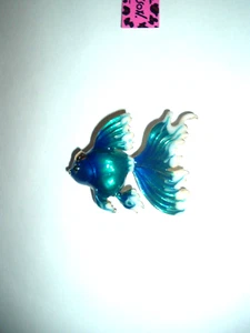 Betsey Johnson Blue Glazy Enamel White Tipped Fins Gold FISH BROOCH/PIN NWT - Picture 1 of 6