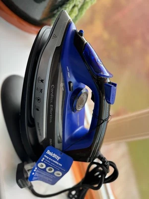 Beldray BEL0747N 2600W 2 in 1 Steam Iron Cord or Cordless - Image 1 of 4