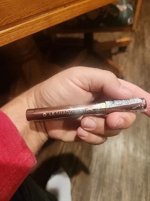  L'Oreal Le Shadow Stick Eyeshadow 125 STARRY BORDEAUX  - Image 1 of 2