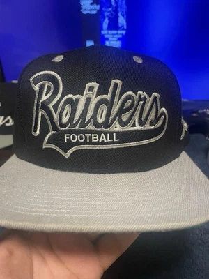 Бейсболка Mitchell And Ness Oakland Raiders с футбольным сценарием - Изображение 1 из 4