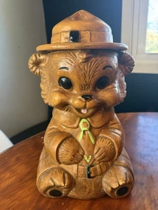 Barattolo biscottiera vintage anni 60 Twin Winton Smokey The Bear Forest Ranger - Foto 1 di 9