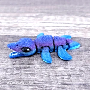 Wasserdinosaurier Schlüpfen 3D gedruckt 2,5" Flexi Zappeln Gelenkspielzeug Mini Geschenk - Bild 1 von 5