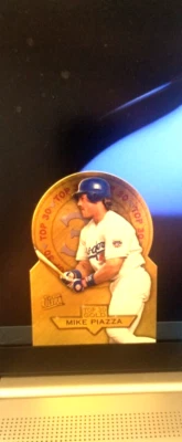 1997 Fleer Ultra Top 30 Gold Die-Cut Mike Piazza #6 HOF - Image 1 of 2