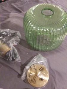 Art Deco Frosted Green Glass Light Shade Ceiling Fixture - Bild 1 von 8