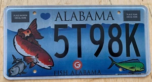 BUNTE GRAFIK ALABAMA FISCH ALABAMA FAHRZEUG NUMMERNSCHILD " 5T 98K " ANGELN - Bild 1 von 1