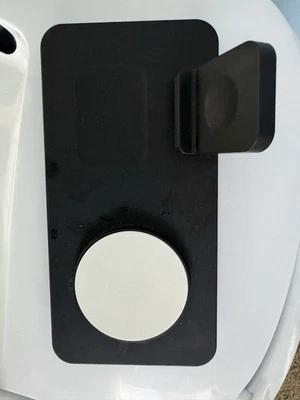 Magnetic Wireless Charger, GEEKERA 3 in 1 Wireless Charging Pad - Image 1 of 4