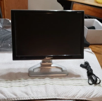 Gateway 19" Widescreen LCD HD Monitor – VGA & DVI – With Power Cable - Image 1 of 3