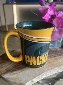 🏈 GREEN BAY PACKERS Coffee Cup Mug NFL Football NEW Embossed - Picture 1 of 5