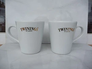 2 Stück Twinings of London Teetassen gebraucht selten Die Buchstaben sind leicht gelöscht. - Bild 1 von 6