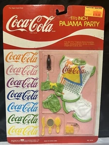 Coca Cola 11 1/2 Zoll Pyjama Party gelb/grün - Bild 1 von 3
