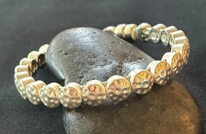PLUNDER Sheridan Hammered Matte Silver Tone Discs Magnetic Bracelet VTG - Picture 1 of 6