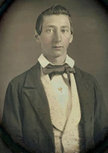 1/6 PLATTE DAGUERREOTYPIE PORTRÄT EINES JUNGEN HÜBSCHEN MANNES - Bild 1 von 3