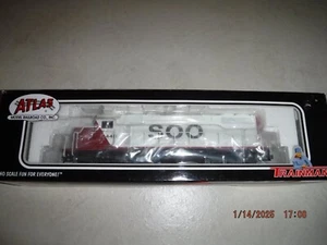 ATLAS HO TRAINMASTER SOO LINE GP38-2 LOCOMOTIVE #4411 (LT GRAY-RED) NEW IN BOX! - Picture 1 of 6