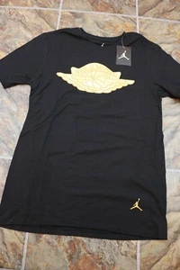 Herren Nike Air Jordan Retro 1, 23 Pinnacle T-Shirt schwarz/gold 799606-010 Small S - Bild 1 von 4