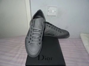SNEAKERS CON LACCI DA UOMO DIOR B18 GRIGIO OPACO IN PELLE DI VITELLO TAGLIA UK 9 RICAMBI-£450 - Foto 1 di 10