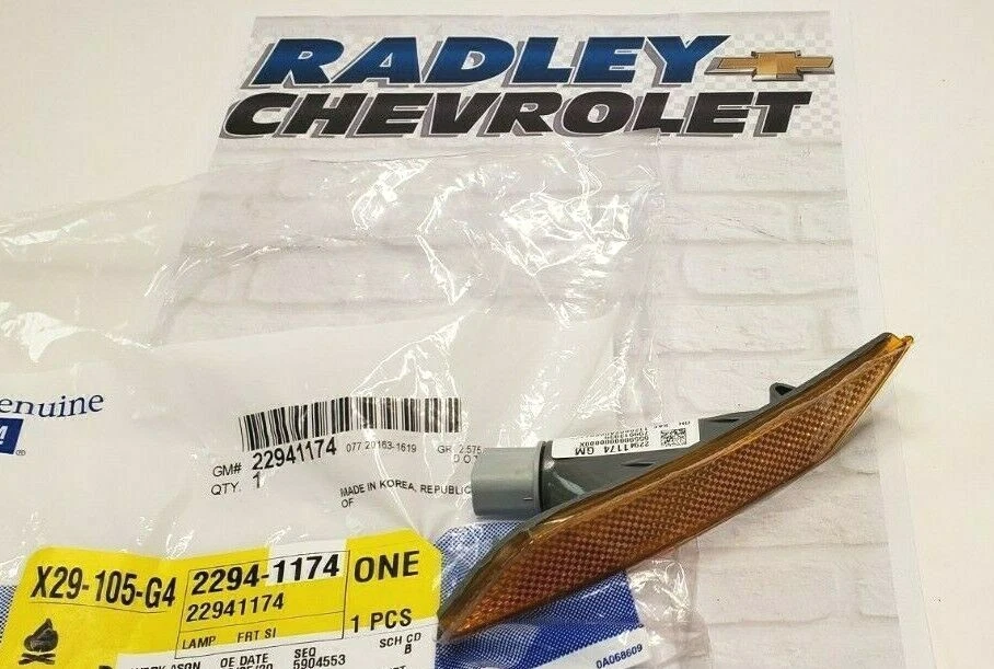 22941174 NUEVO GM OEM LÁMPARA MARCADORA DELANTERA DERECHA CADILLAC B03 Foto 1 de 2