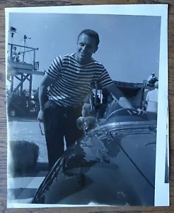 Troy Ruttman con su Ferrari 4.5 - Fotografía original de 1956 carreras de autos 8x10 - Imagen 1 de 3