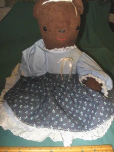 Handgefertigte Mädchen Bär Puppe mit handgefertigter blauer Spitzenbesatz Kleidung, Stofftier - Bild 1 von 8