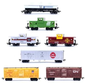 BACHMANN 'HO' GAUGE RAKE OF 7 ASSORTED TANK/CABOOSE/REEFER/STOCK FREIGHT CARS - Picture 1 of 9
